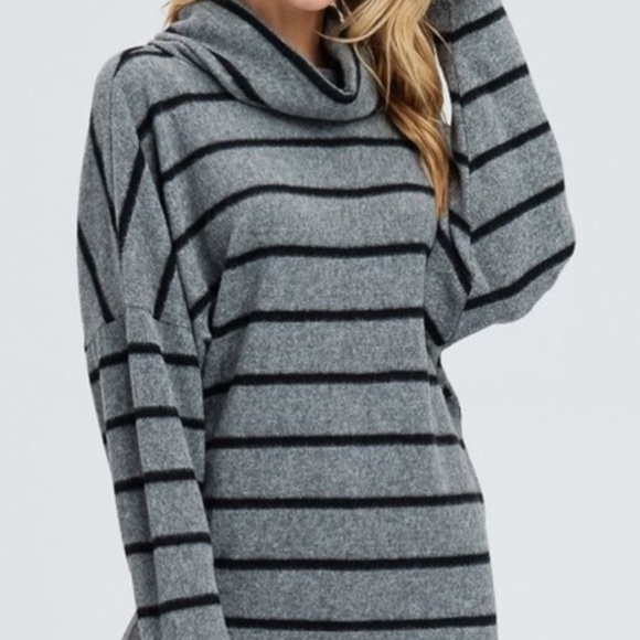 Soft black and gray striped sweater - Picture 3 of 3